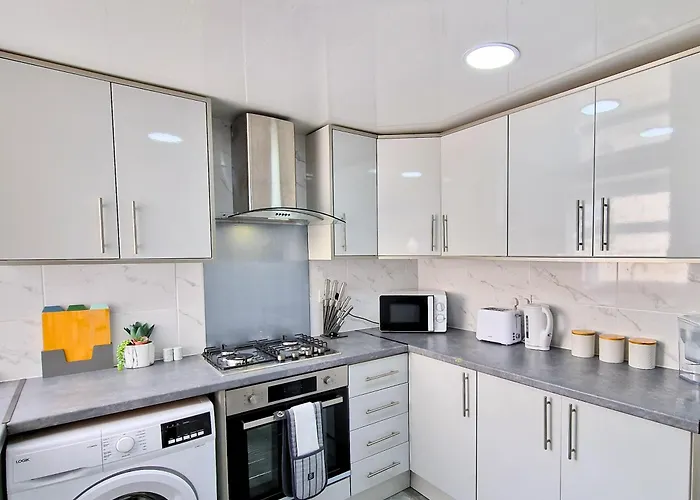 Burnley Terraced House By Bevolve - Free Parking 3