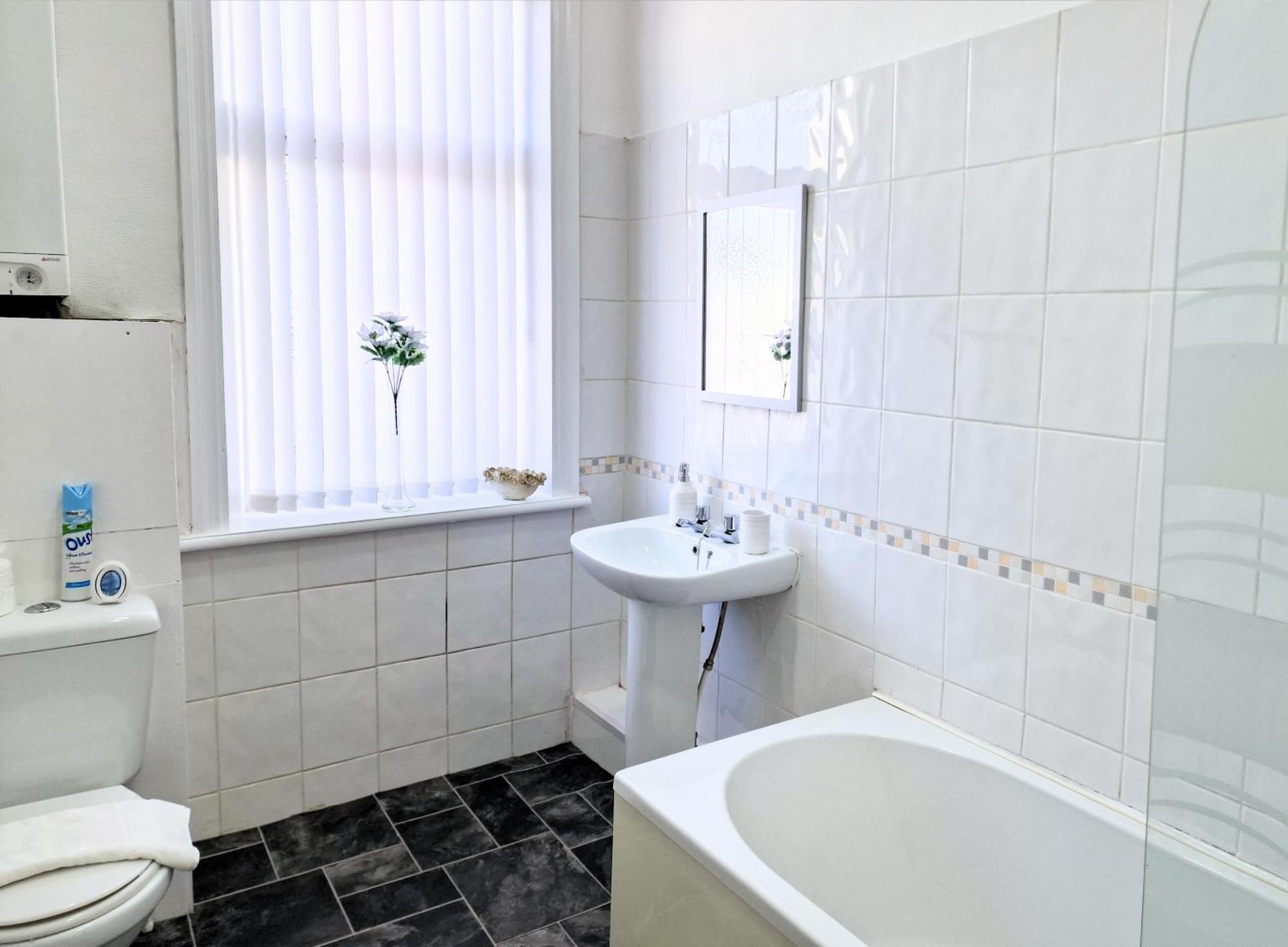 Holiday home Terraced House By Bevolve - Free Parking 3 *