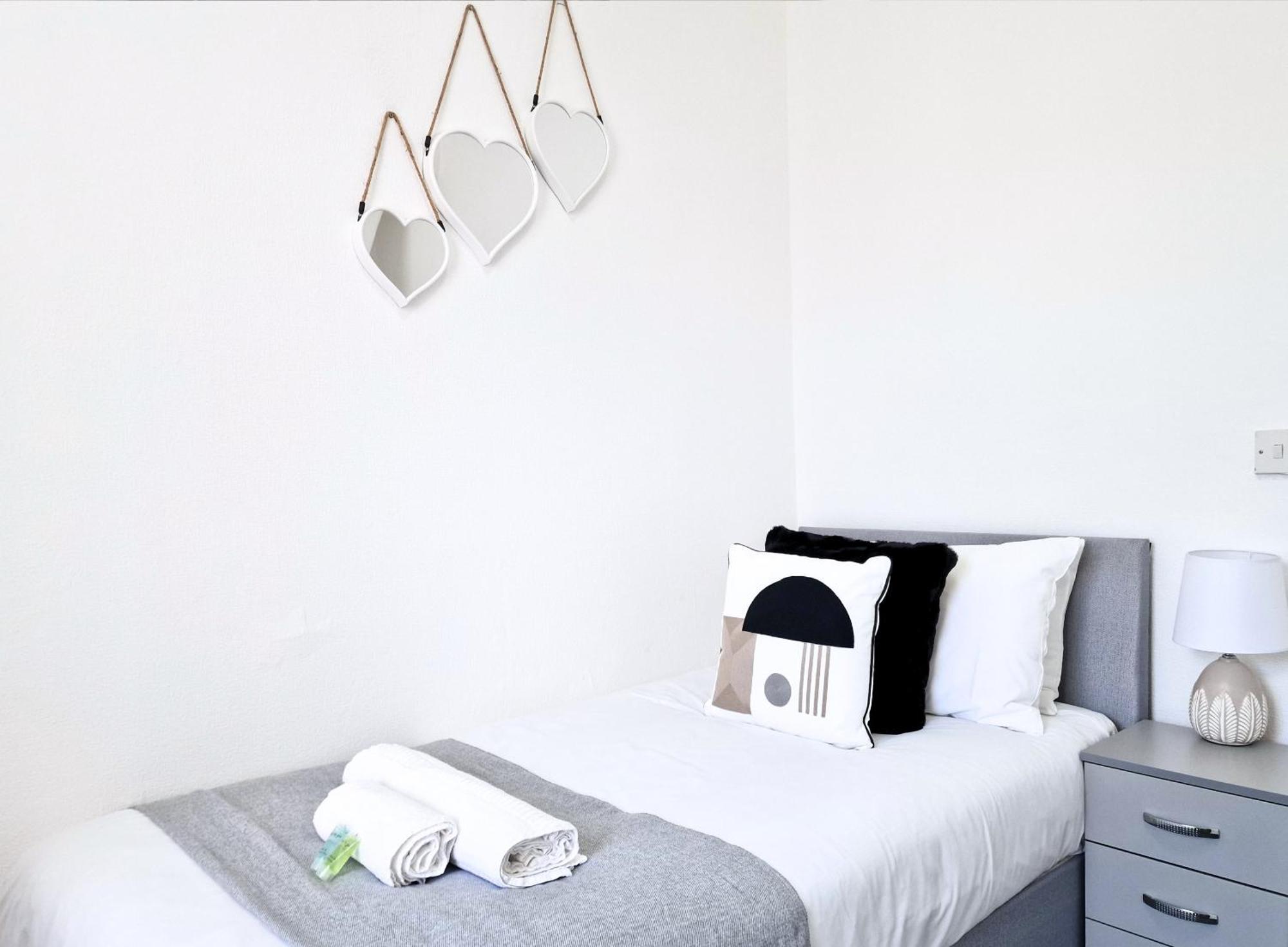 Terraced House By Bevolve - Free Parking 3 Burnley